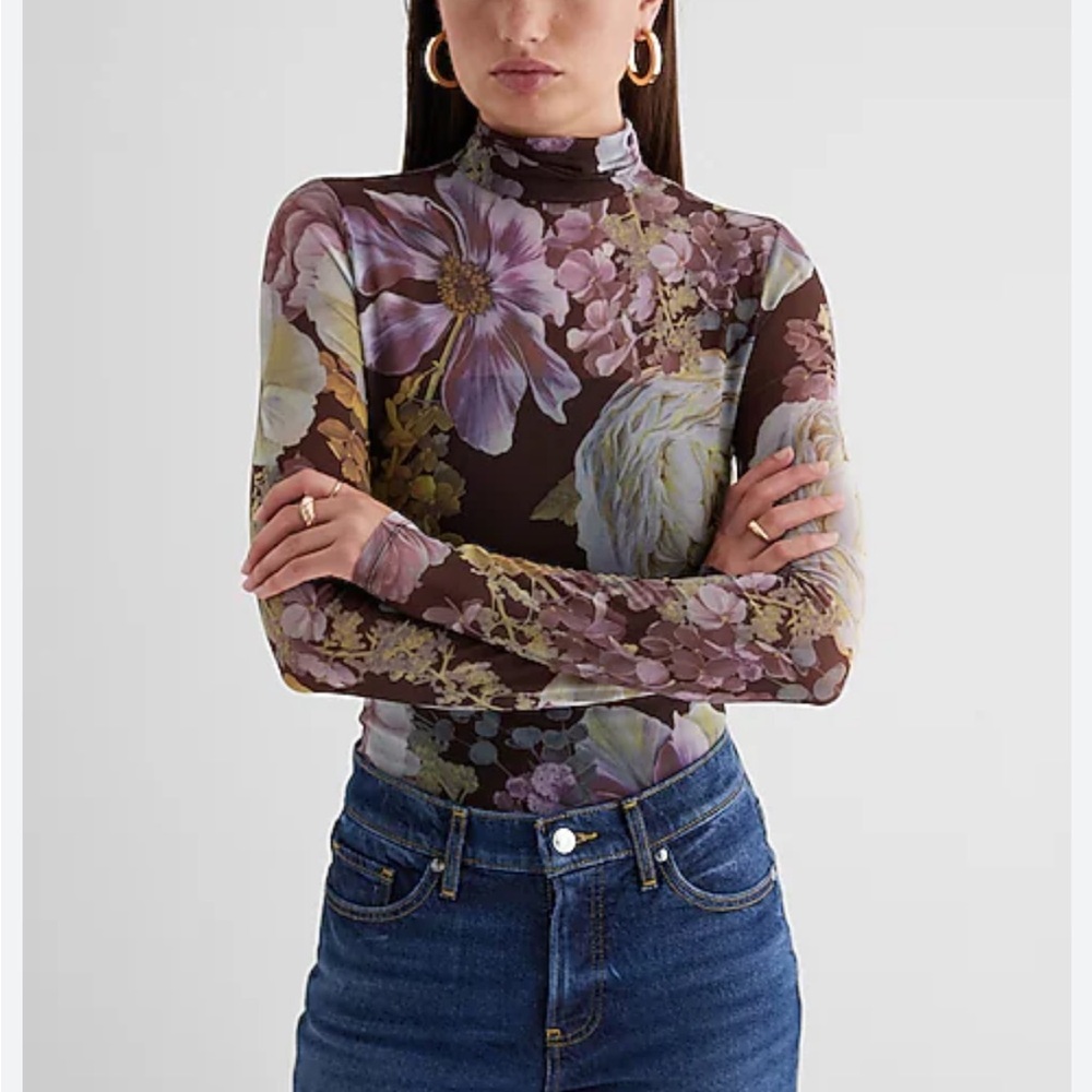 Express Floral Multicolor Long Sleeve Bodysuit
Size Medium
NWT